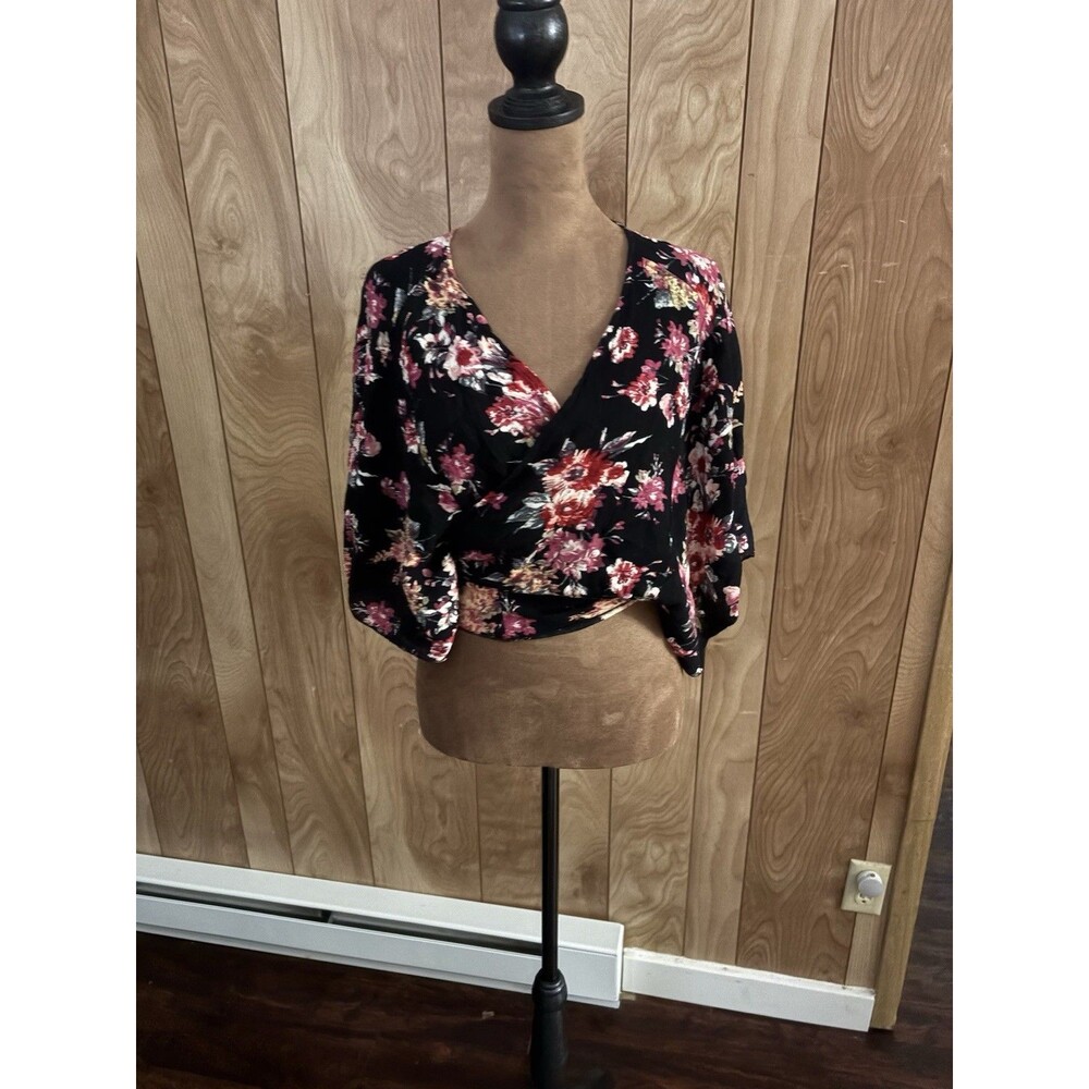Lani California Womenโs Floral Print Wrap Style Blouse Sizeโ Medium